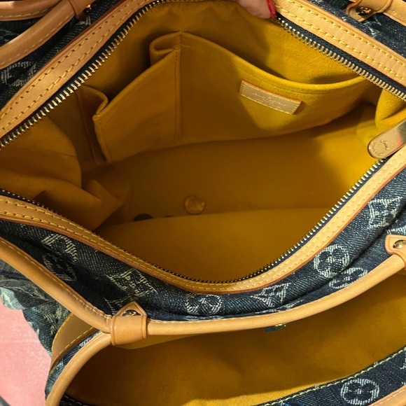 Authentic Limited Edition Louis Vuitton Denim Cruise Porte Epaule Raye Bag ๐ ๐ฅ - Picture 11 of 16